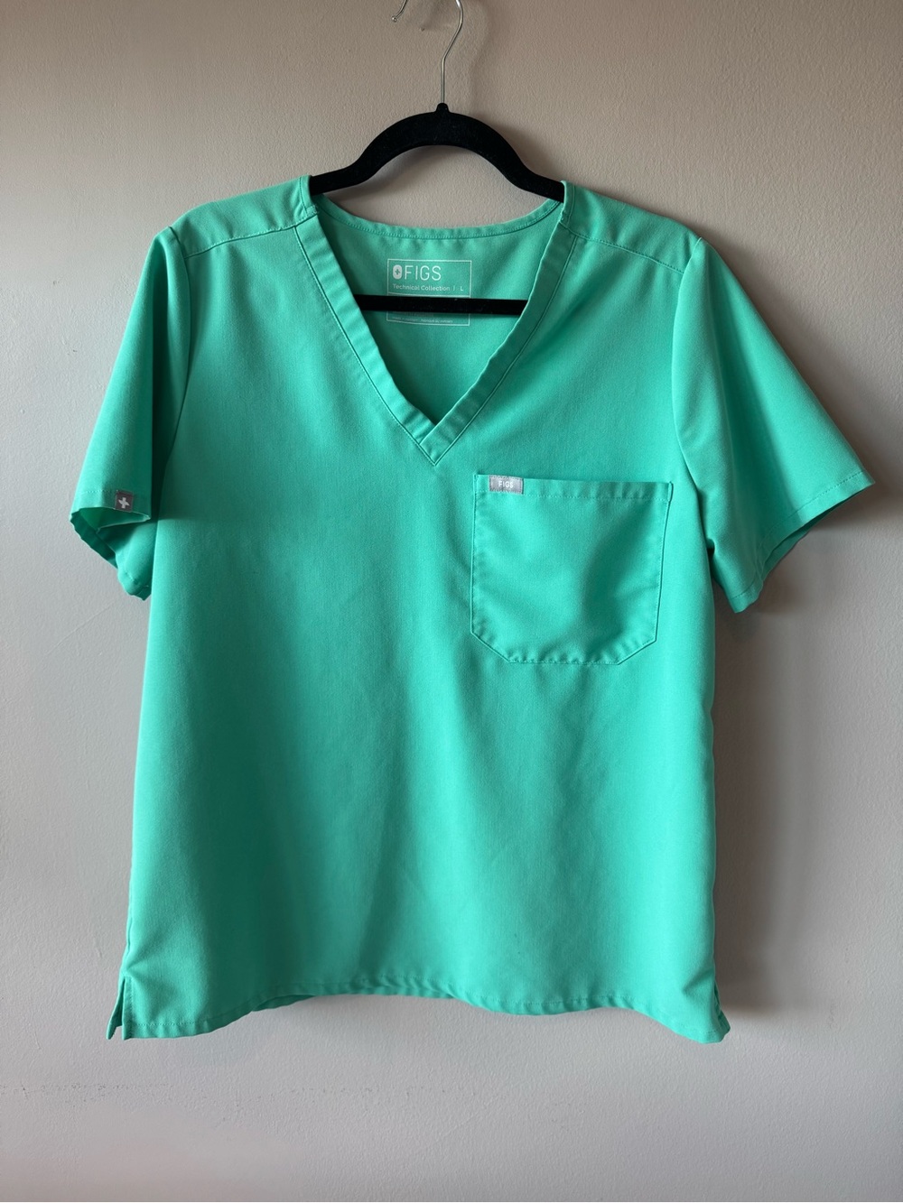Figs Women’s Caterina One Pocket Scrub Top in Lagoon Size Large